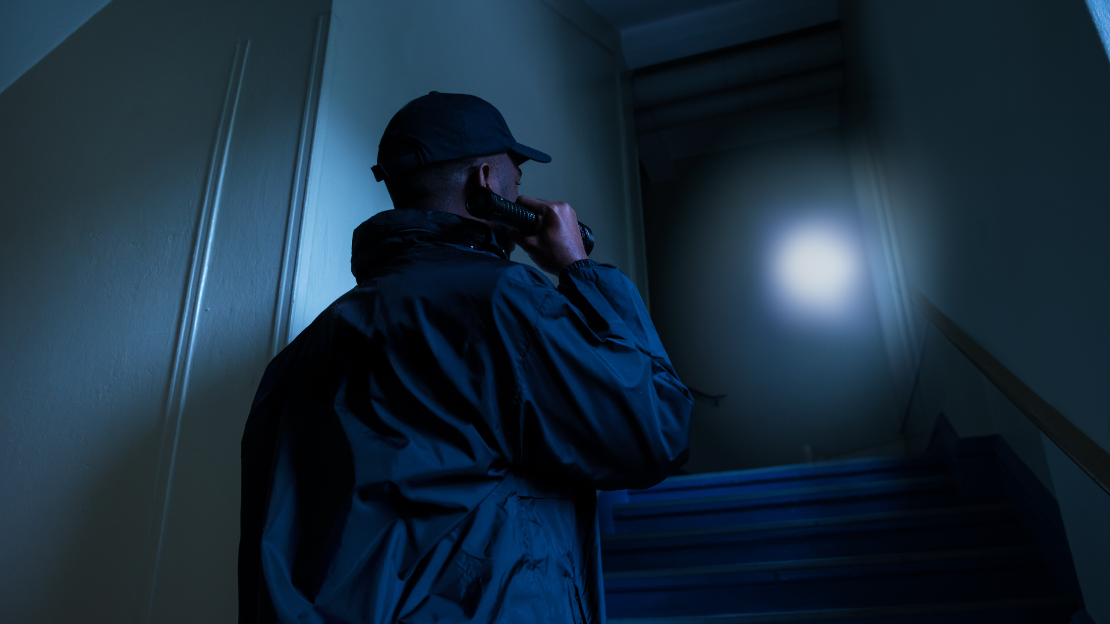 Protéger ses locaux professionnels la nuit : options et solutions efficaces